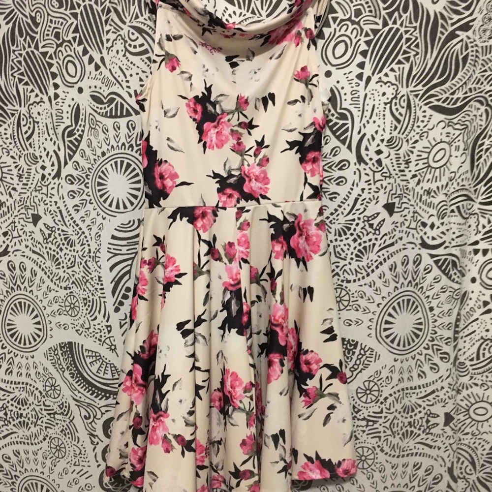 NWOT mini floral dress - Picture 2 of 2